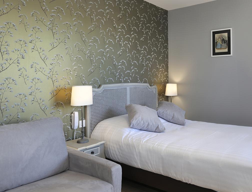 Auberge Du Grand Dauphin Dhuizon Habitación foto